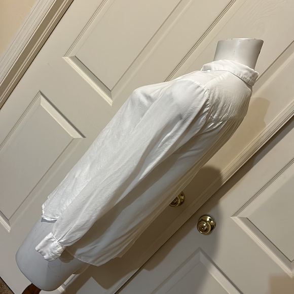 United Colors Of Benetton White Button Down. - Picture 3 of 10